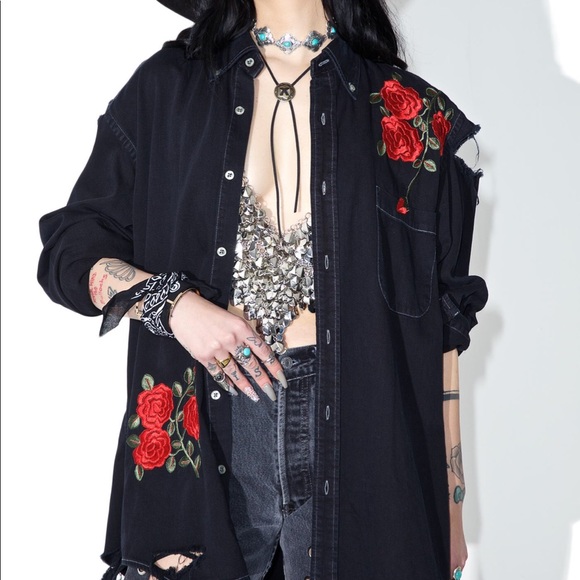 LAST CHANCE 🚨 Vintage embroidered button up - Picture 7 of 7